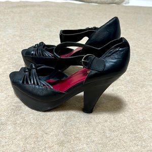 MAX STUDIO true vintage leather T stripe heels size 8